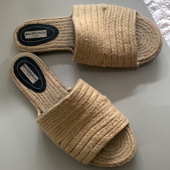 Raffia Balenciaga slides size 41- adorable and comfortable! - Picture 3 of 5